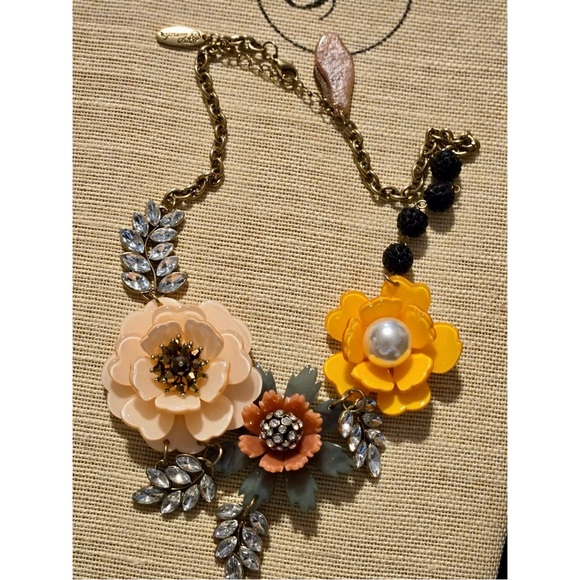 🆕 Floral Statement Necklace - Plunder - Picture 8 of 8